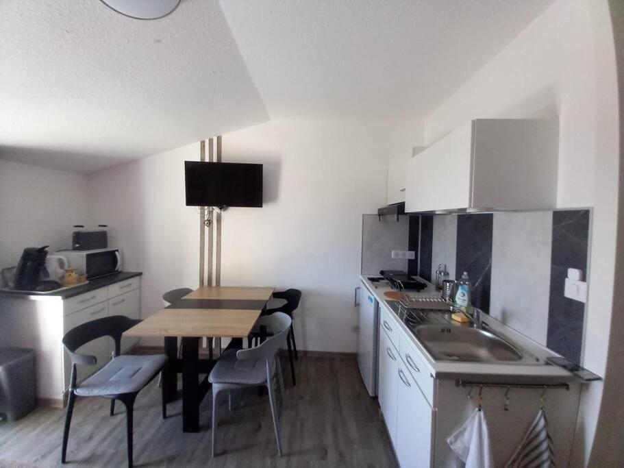 Casa vacanze Avec Piscine - 4 Personnes - Pays Cathare Cuxac-Cabardès